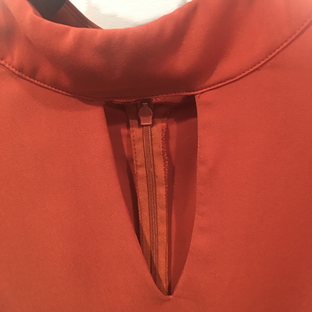 Keyhole Top - Picture 3 of 3